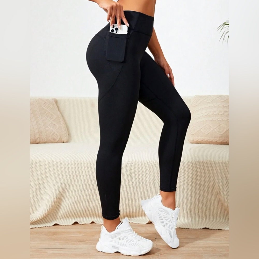 Women’s  Leggings With Phone Pocket Size Small